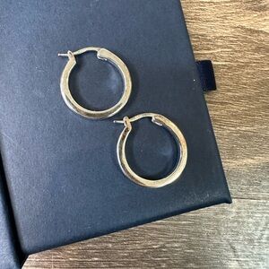 925 Sterling Silver Hoop Earrings Medium Round Classic Hinged Snap Closure